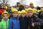 Slaan eerste paal nieuw ikc De Twijn blije kinderen