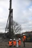 Slaan eerste paal nieuw ikc De Twijn met machine in werking